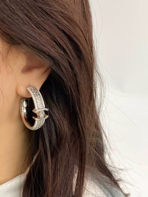 Chanel new high-end silver circle full diamond sequin earrings ear hooks - Image 2