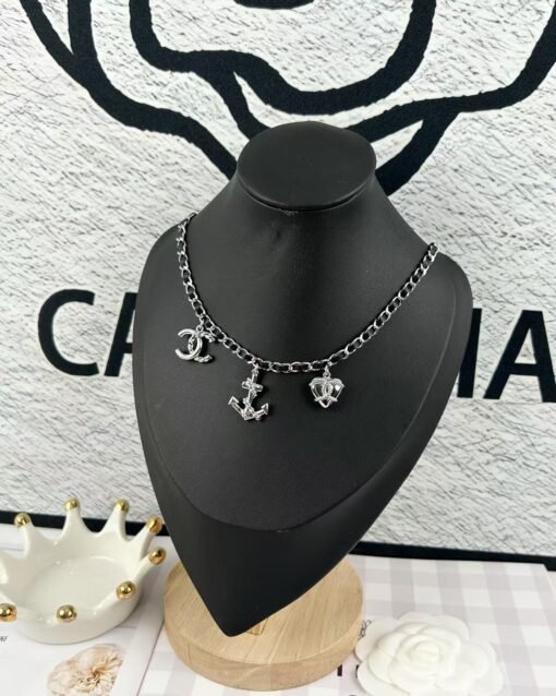 Chanel new 25C early spring wear kayak anchor love double c pendant
necklace
