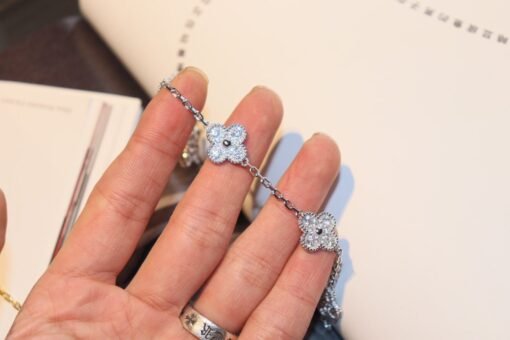 VCA limited edition five-flower bracelet - Image 9