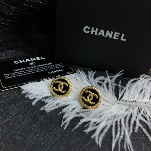 Xiaoxiang, hot retro, medieval style lava earrings
Real gold electroplating, brass material, long-lasting color - Image 9
