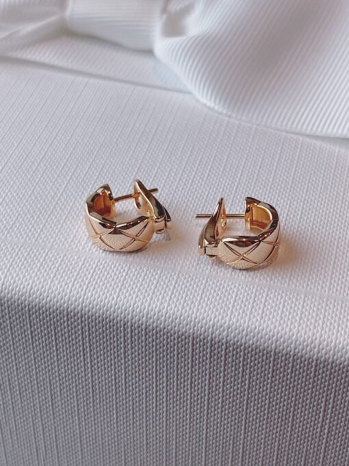 olesale price 85
The diamond design of coco crush is simple and high-end, with good earrings and great matching clothes. The perfectly velocity ear clip is very comfortable and does not fall off easily. It is a super convenient way to wear it.
The coco crush that makes people infinitely popular. There are coco fans who have bought our ring. If you buy the first one, you can continue to buy the second one. Hahaha, the ZP mold is unanimously opened.
Clear patterned horn texture, 360-degree grinding process without dead corners - Image 3