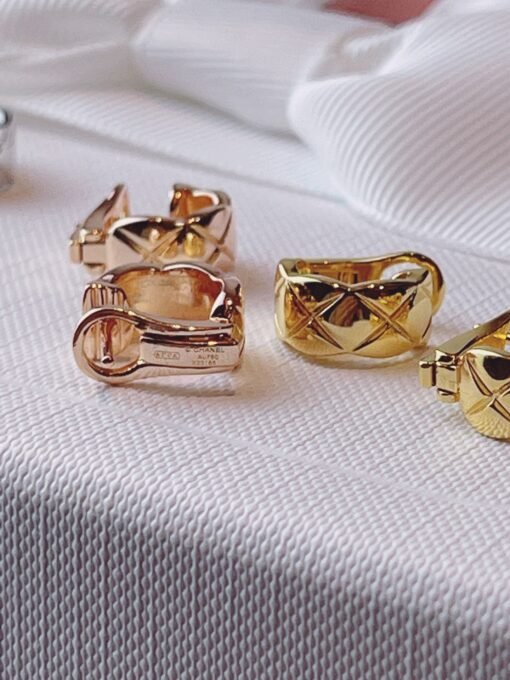 olesale price 85
The diamond design of coco crush is simple and high-end, with good earrings and great matching clothes. The perfectly velocity ear clip is very comfortable and does not fall off easily. It is a super convenient way to wear it.
The coco crush that makes people infinitely popular. There are coco fans who have bought our ring. If you buy the first one, you can continue to buy the second one. Hahaha, the ZP mold is unanimously opened.
Clear patterned horn texture, 360-degree grinding process without dead corners - Image 6