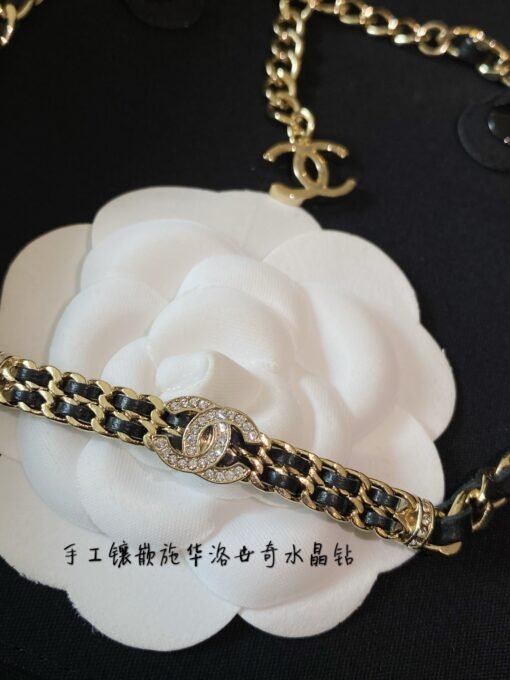 3Chanel  double-row leather choker necklace】
·Double rows of lambskins are worn with a slight curve, with a full marking
·Crystal diamond inlay cc
·Hand-polished chains, with multiple sections of glitter

Very recommended, the upper body effect is excellent. Vintage's strong retro style seems to be particularly modern and fashionable. It is worth collecting. It is available in stock in seconds. - Image 3