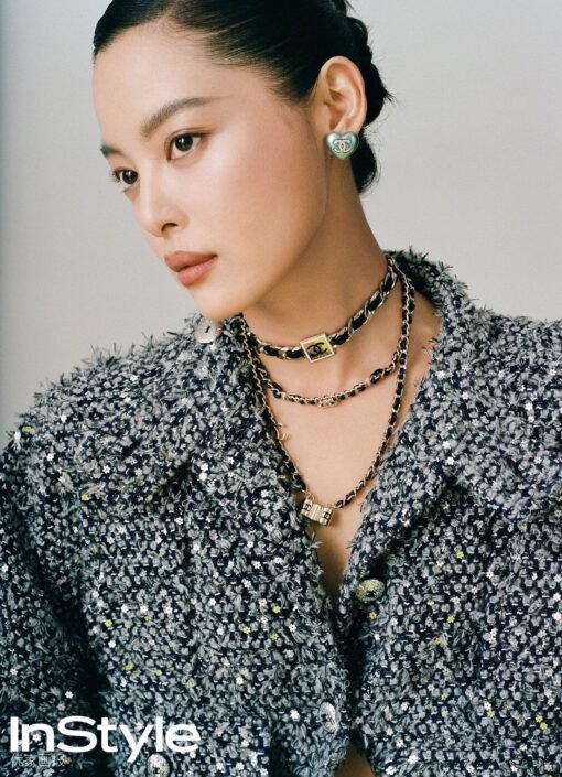 3Chanel  double-row leather choker necklace】
·Double rows of lambskins are worn with a slight curve, with a full marking
·Crystal diamond inlay cc
·Hand-polished chains, with multiple sections of glitter

Very recommended, the upper body effect is excellent. Vintage's strong retro style seems to be particularly modern and fashionable. It is worth collecting. It is available in stock in seconds. - Image 5