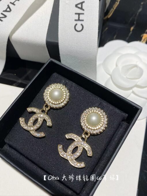 Chanel  large pearl diamond ring cc earrings
details - Image 2