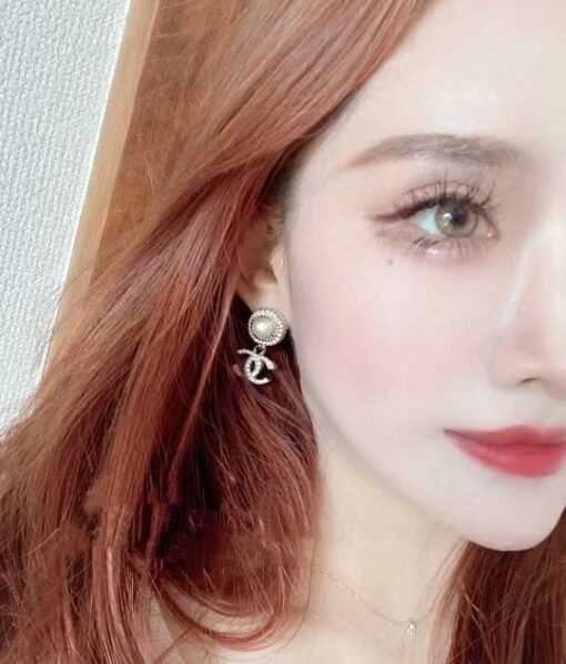 Chanel  large pearl diamond ring cc earrings
details - Image 6