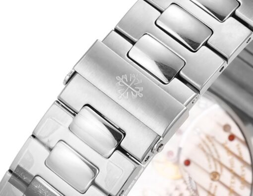 The new Patek Philippe 5712GR - Image 8