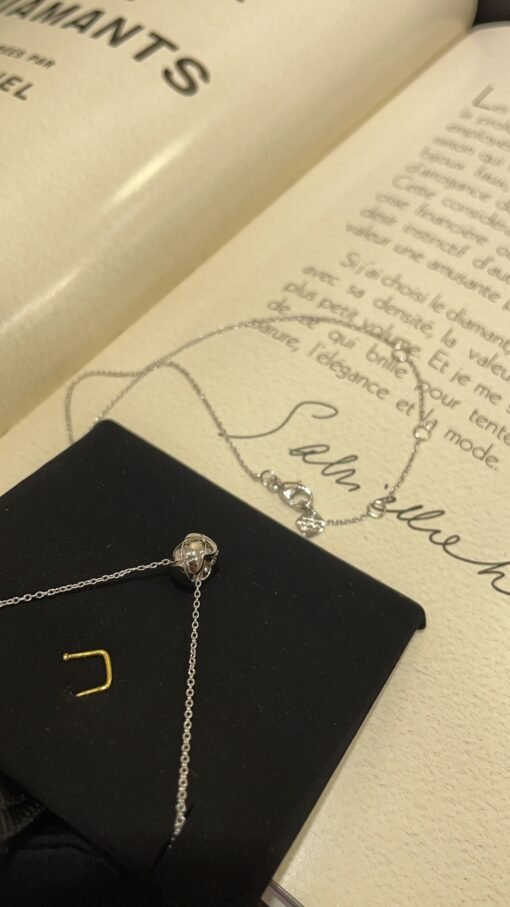 Platinum
 High-end jewelry series
New platinum coco crush diamond-shaped round bean necklace - Image 2