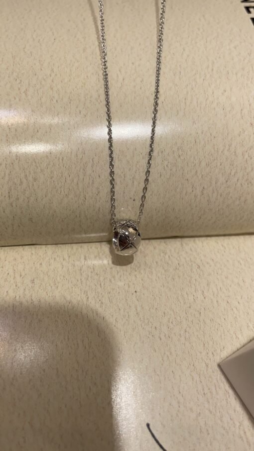 Platinum
 High-end jewelry series
New platinum coco crush diamond-shaped round bean necklace - Image 9