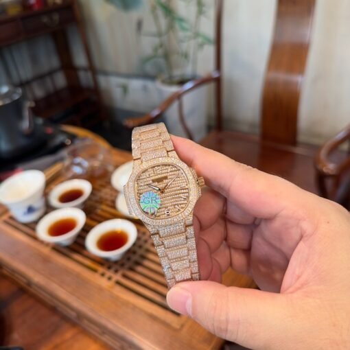 Patek Philippe 7118 Women's Nautilus Limited - Image 3