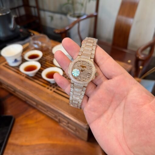 Patek Philippe 7118 Women's Nautilus Limited - Image 2