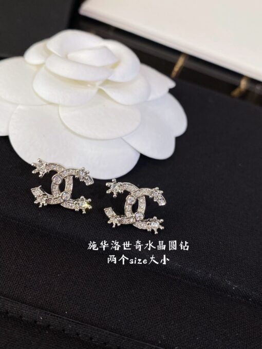 Chanel  Diamond six-claw snowflake three-dimensional full diamond double C stud earrings - Image 4