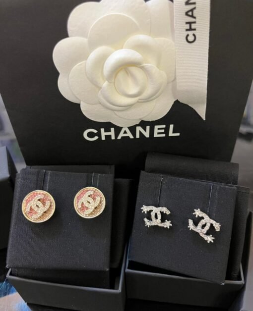 Chanel  Diamond six-claw snowflake three-dimensional full diamond double C stud earrings - Image 6