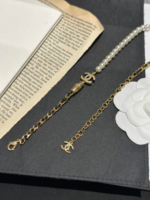 Chanel
Chanel pearl chain double C necklace
New leather double C full diamond sweet and cool collarbone chain - Image 4
