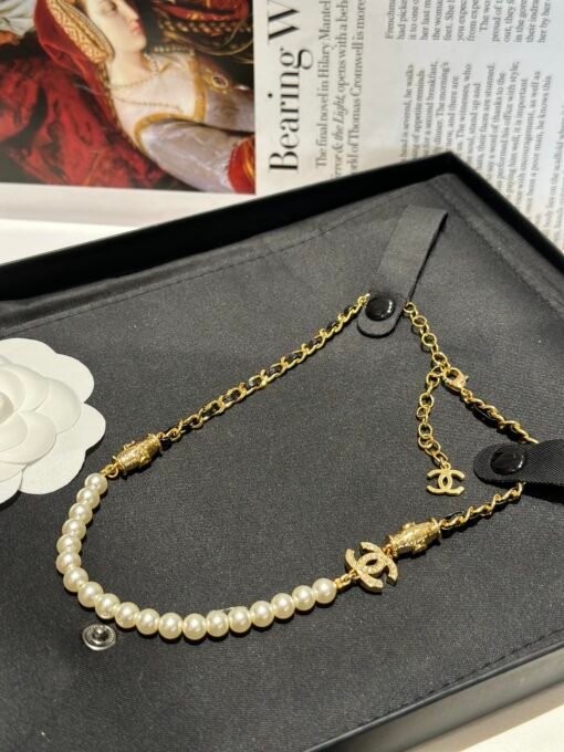 Chanel
Chanel pearl chain double C necklace
New leather double C full diamond sweet and cool collarbone chain - Image 5