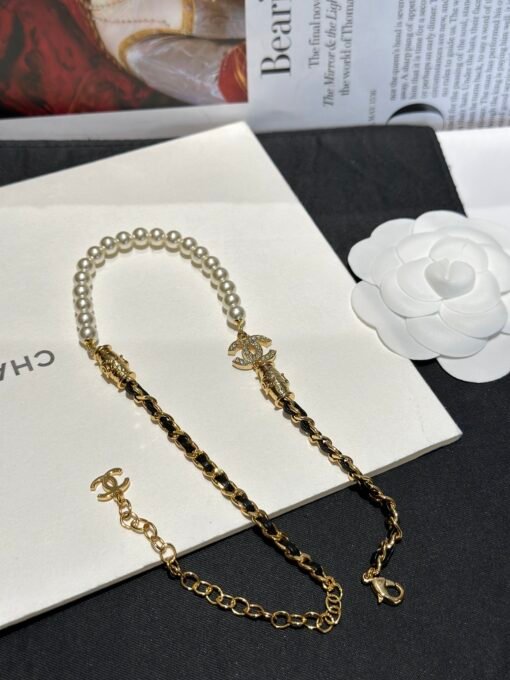 Chanel
Chanel pearl chain double C necklace
New leather double C full diamond sweet and cool collarbone chain - Image 8