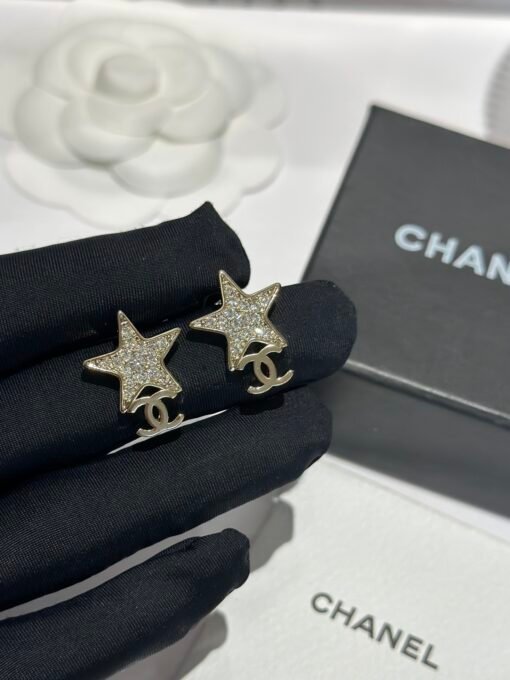 Chanel～～
Double C five-pointed star full diamond earrings
Simple and high-end - 图片 5