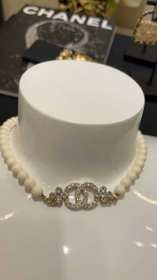 0
 23A light golden flowers full diamond double C white beaded necklace

White beads are really suitable for summer
A very refreshing feeling, a must-have for gentle and sweet outfits
Wear it with a luxurious and exquisite body, and you can earn it if you buy it

zp uniform brass material Swarovski diamond custom beads - Image 2