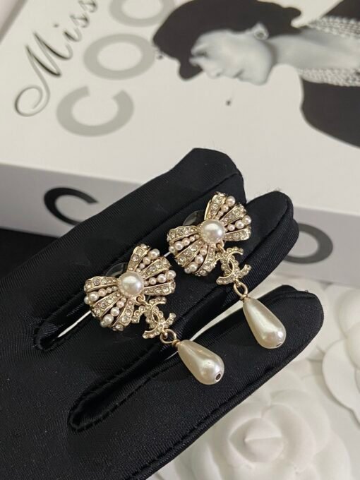 Necklace  earrings
@Chanel bow pearl set
The ultimate beauty Swarovski crystal diamond pearl
A must-have dinner - Image 5