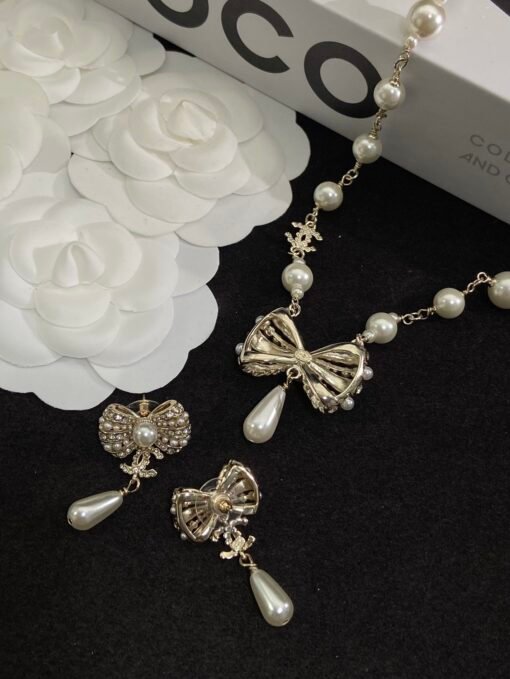 Necklace  earrings
@Chanel bow pearl set
The ultimate beauty Swarovski crystal diamond pearl
A must-have dinner - Image 6