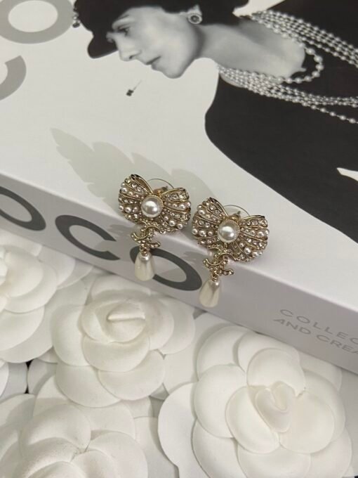 Necklace  earrings
@Chanel bow pearl set
The ultimate beauty Swarovski crystal diamond pearl
A must-have dinner - Image 3