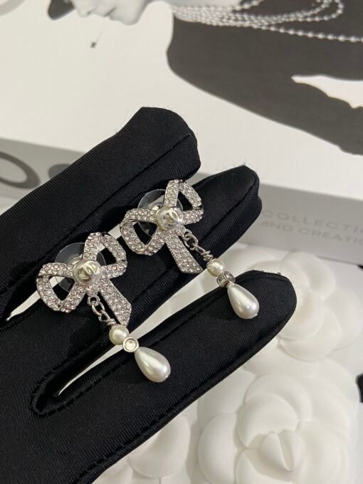 Necklace s earrings
@Chanel bow set
Agile and elegant upper body, and a straight hit to the girl's heart - Image 5