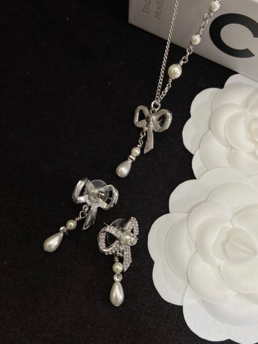 Necklace s earrings
@Chanel bow set
Agile and elegant upper body, and a straight hit to the girl's heart - Image 6