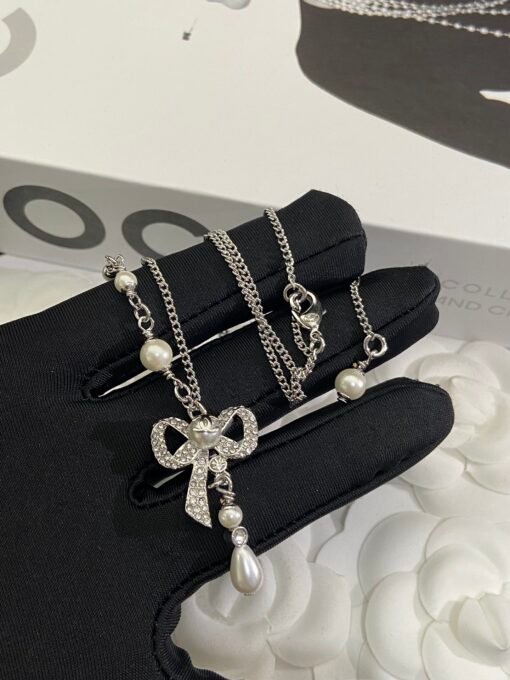 Necklace s earrings
@Chanel bow set
Agile and elegant upper body, and a straight hit to the girl's heart - Image 4