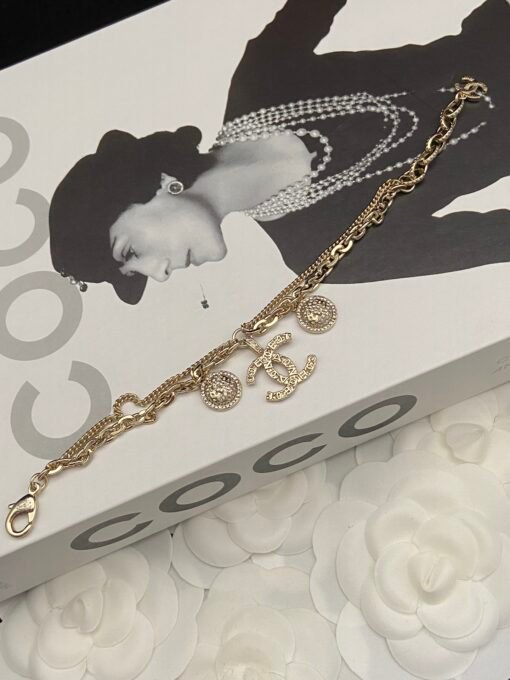 Necklace  Bracelet Stud Earring Brooch
@Chanel Relief CC Set
Classic style, shining, amazing, everyone has a set

Absolutely reserved - Image 3