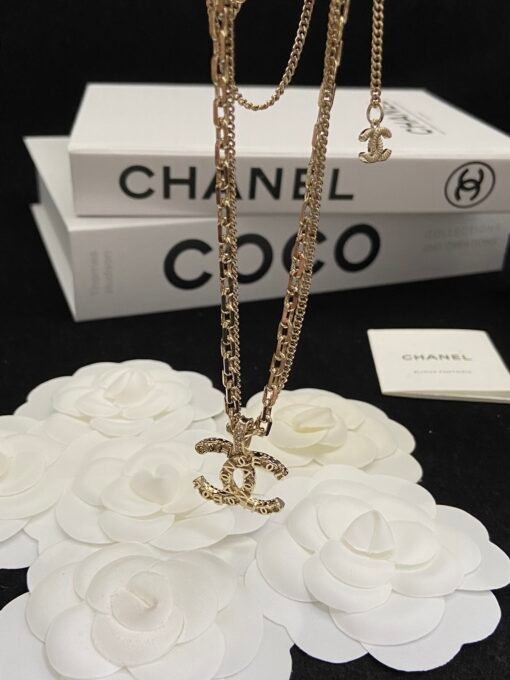 Necklace  Bracelet Stud Earring Brooch
@Chanel Relief CC Set
Classic style, shining, amazing, everyone has a set

Absolutely reserved - Image 7