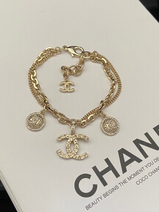 Necklace  Bracelet Stud Earring Brooch
@Chanel Relief CC Set
Classic style, shining, amazing, everyone has a set

Absolutely reserved - Image 6