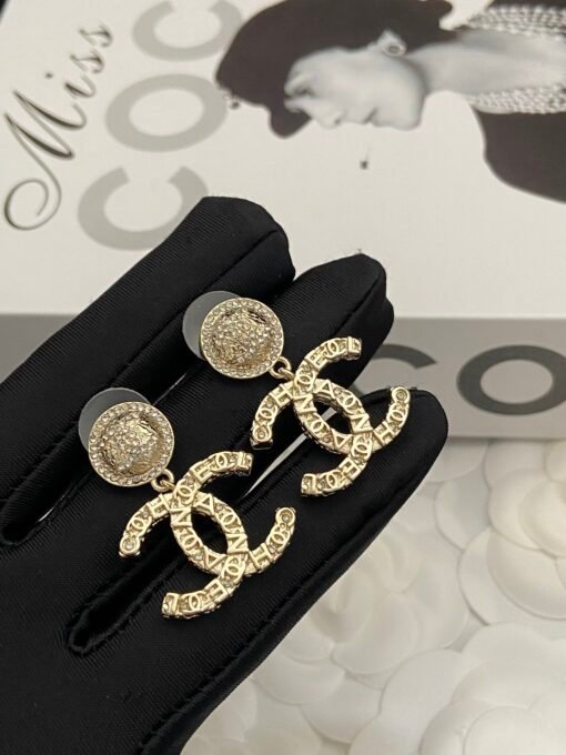 Necklace  Bracelet Stud Earring Brooch
@Chanel Relief CC Set
Classic style, shining, amazing, everyone has a set

Absolutely reserved - Image 8