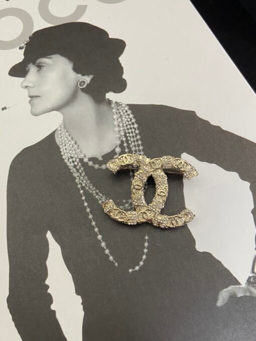Necklace  Bracelet Stud Earring Brooch
@Chanel Relief CC Set
Classic style, shining, amazing, everyone has a set

Absolutely reserved - Image 5