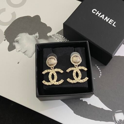 Necklace  Bracelet Stud Earring Brooch
@Chanel Relief CC Set
Classic style, shining, amazing, everyone has a set

Absolutely reserved - Image 4