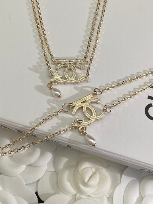 cklace earrings
@Chanel Double Layer CC Bracelet Necklace Set
Stunning at first glance, shining - Image 6