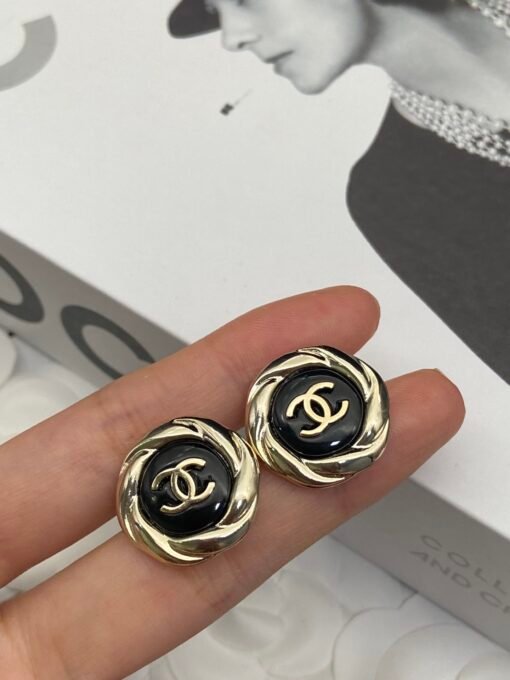Necklace  earrings bracelet
@Chanel Black Gold Double C Button Set
No matter how you match it, you can see the movie - Image 8