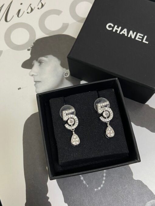 Necklaces earrings
@Chanel' series necklace earrings set - Image 3