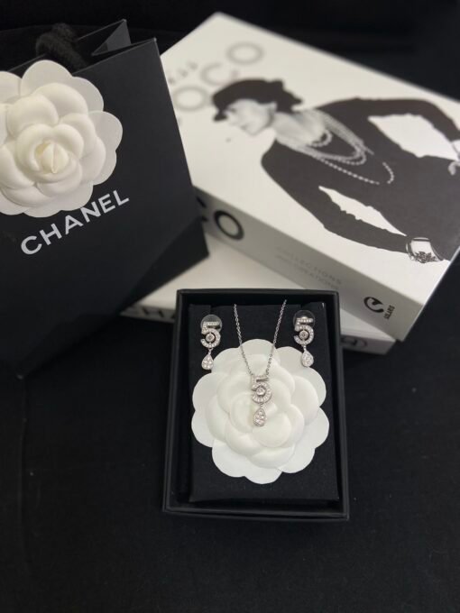 Necklaces earrings
@Chanel' series necklace earrings set