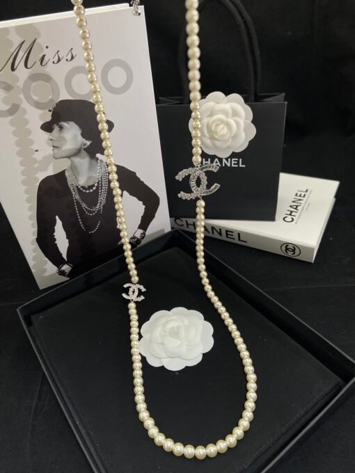 03
@Chanel Double C Square Diamond Pearl Sweater Chain Necklace
Advanced Handicraft Workshop Elegant Intellectual - Image 2