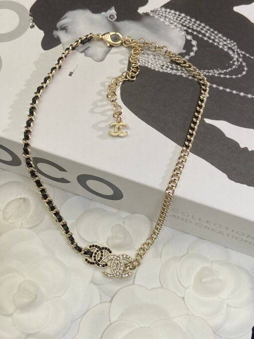 Necklace  earrings
@Chanel Black and White Diamond Splicing Set
Sweet temperament - Image 3