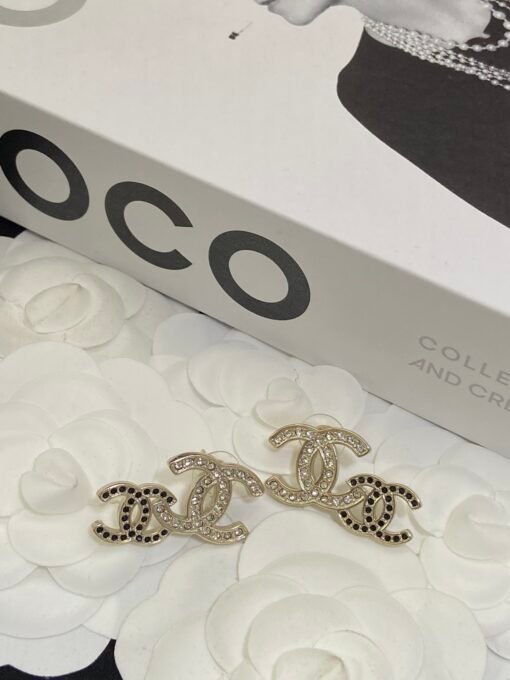 Necklace  earrings
@Chanel Black and White Diamond Splicing Set
Sweet temperament - Image 5