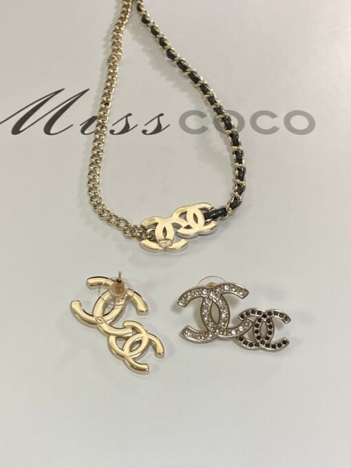Necklace  earrings
@Chanel Black and White Diamond Splicing Set
Sweet temperament - Image 6