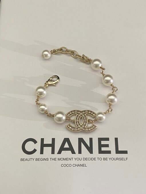 Necklace  Bracelet Brooch Stud Earrings
Chanel  Chanel Double C Hollow Pearl Set
Advanced Handicraft Workshop
A set of super-super temperament - Image 8