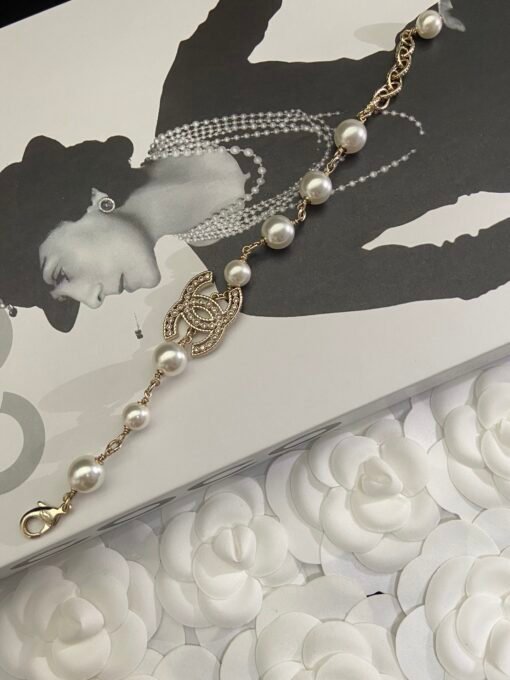 Necklace  Bracelet Brooch Stud Earrings
Chanel  Chanel Double C Hollow Pearl Set
Advanced Handicraft Workshop
A set of super-super temperament - Image 3