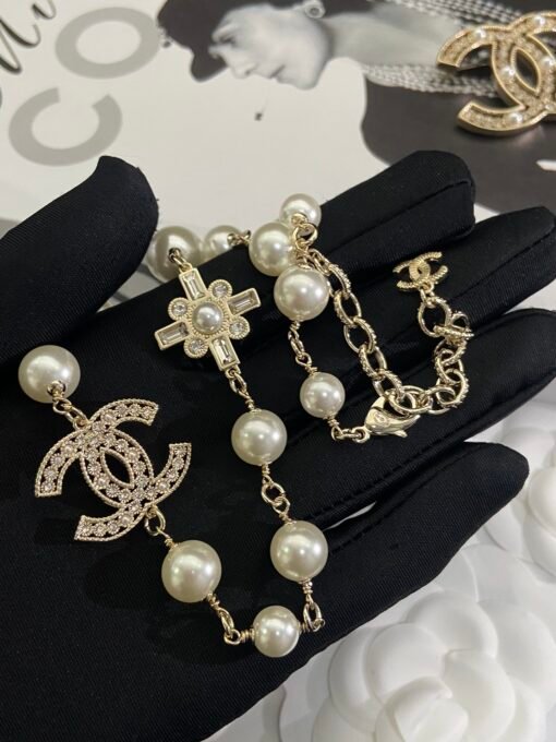 Necklace  Bracelet Brooch Stud Earrings
Chanel  Chanel Double C Hollow Pearl Set
Advanced Handicraft Workshop
A set of super-super temperament - Image 6