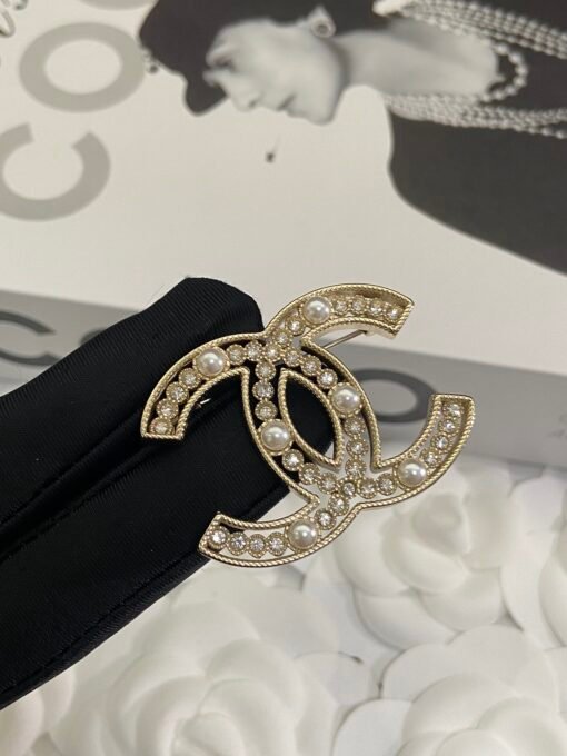 Necklace  Bracelet Brooch Stud Earrings
Chanel  Chanel Double C Hollow Pearl Set
Advanced Handicraft Workshop
A set of super-super temperament - Image 7
