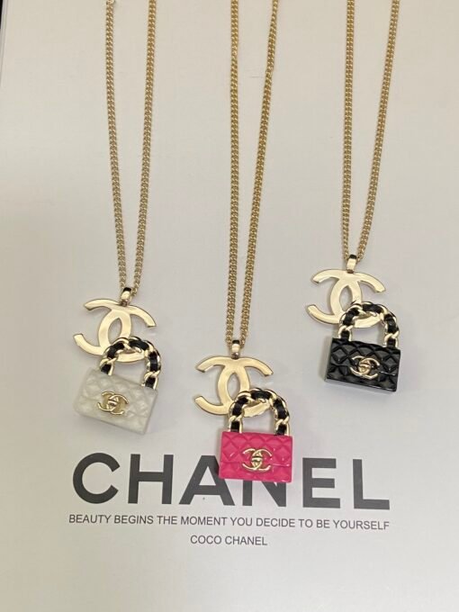 Necklace  earrings colors
 @Chanel Diamond Bag Double C Bag Set
NeNecklace  earrings
Beautiful and worth collecting - Image 5