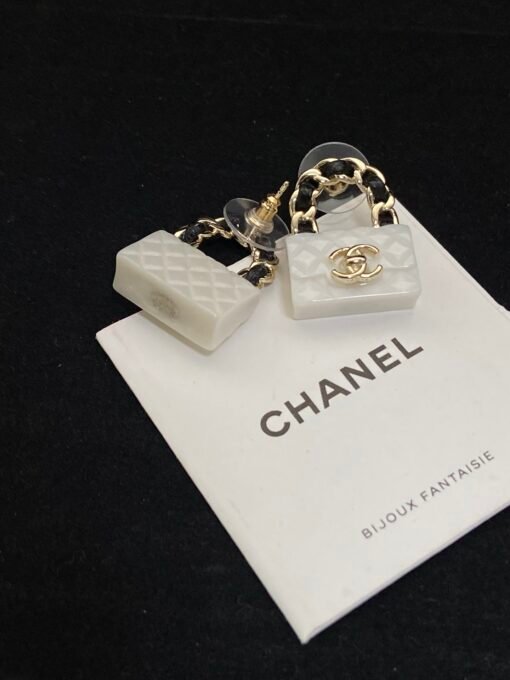 Necklace  earrings colors
 @Chanel Diamond Bag Double C Bag Set
NeNecklace  earrings
Beautiful and worth collecting - Image 7