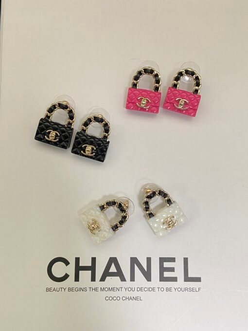 Necklace  earrings colors
 @Chanel Diamond Bag Double C Bag Set
NeNecklace  earrings
Beautiful and worth collecting - Image 6