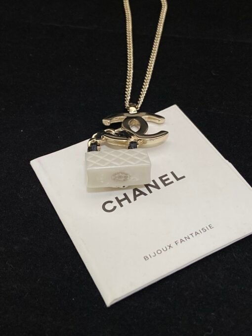 Necklace  earrings colors
 @Chanel Diamond Bag Double C Bag Set
NeNecklace  earrings
Beautiful and worth collecting - Image 8